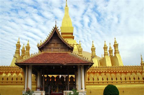 The That Luang Festival - The Most Important Religious Festival in Laos ...