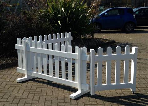 Pipe Fence Entryway Ideas - Temporary Fencing | kesaniesan.github.io