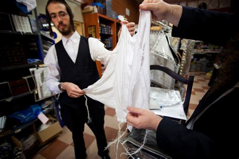 Hasidic Jews in Heavy Dress Bear Up in Summer - The New York Times