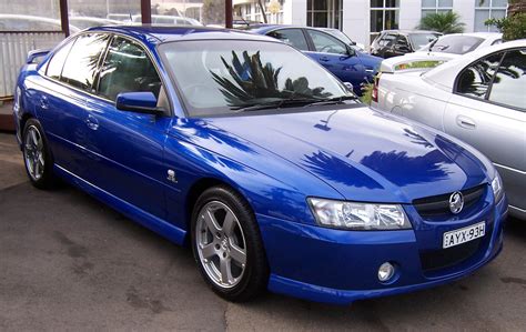 HOLDEN Commodore 5.0 i V8 SS (248 AG) car technical data. Power. Torque ...