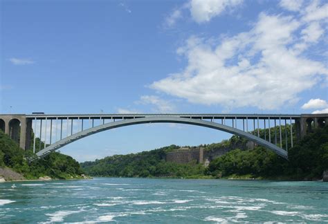 File:Rainbow Bridge Niagara Falls 2.jpg - Wikimedia Commons