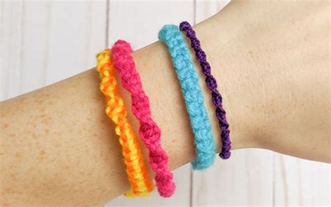 How to Make Friendship Bracelets Using Macrame Knots - Jennie Masterson