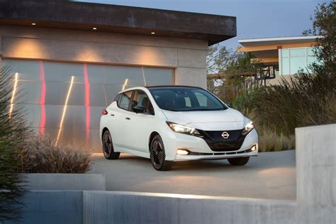 2023 Nissan Leaf Debuts Simplified Design - CNET