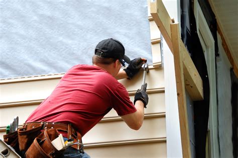 How Much Does It Cost To Repair Siding in 2023 (By Material)