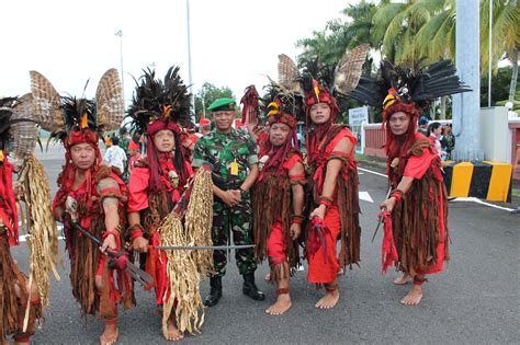 kabasaran dancer, in Manado, North of Celebes. am so excited look them, so unique. only in # ...