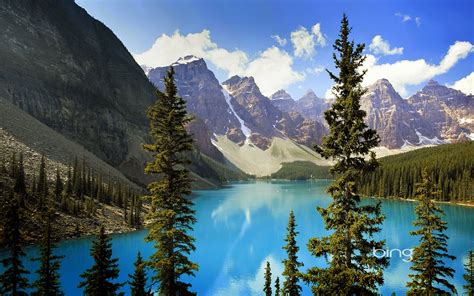 Moraine Lake in Banff National Park | HD Wallpapers