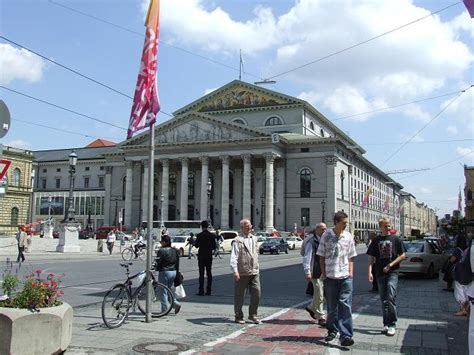 Opera in Munich - photos and stuff - Intermezzo