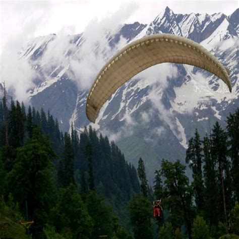 HotelVarahManali: paragliding at Solang Valley