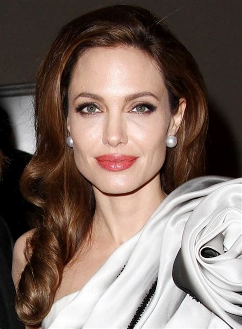 33 Angelina Jolie Hairstyles-Angelina Jolie Hair Pictures - Pretty Designs