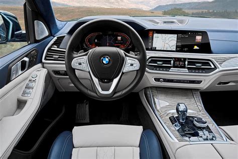 2022 BMW X7 Specs, Price, MPG & Features