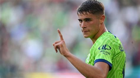 Micky van de Ven: who is Wolfsburg's lightning-fast Dutch defender ...