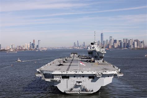 HMS Queen Elizabeth arriving in New York [3600x2400] : r/WarshipPorn