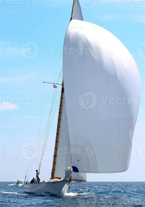 sailing boat race 8933936 Stock Photo at Vecteezy