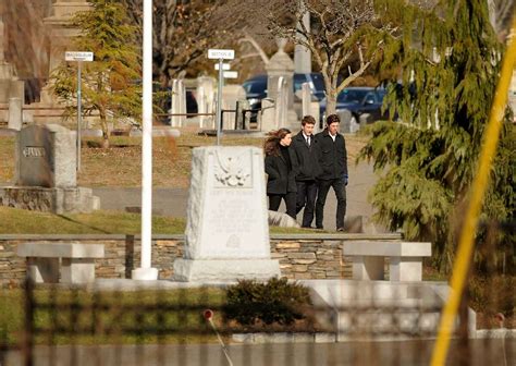 Mary Tyler Moore funeral makes busy month for Fairfield cops