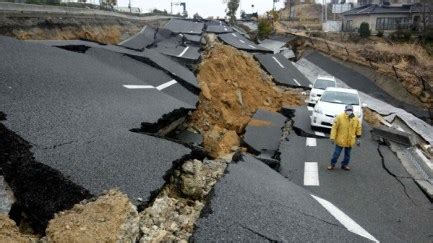 23 Positive and Negative Effects of Volcanoes - Environment Go!