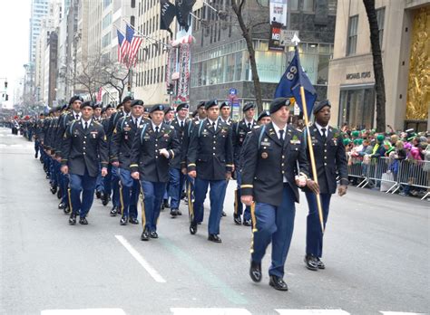 NY National Guard's 'Fighting 69th' leads World's Largest St. Patrick's Day Parade | Article ...