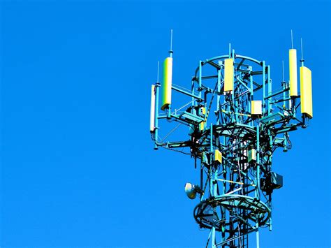 What is a Cell Tower? Understanding How Cell Towers Work - Dgtl Infra