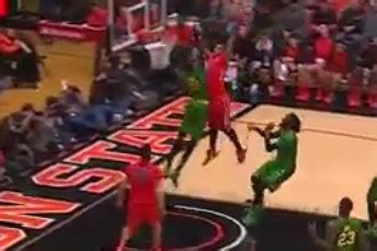 Gary Payton II Throws Down Sick 1-Handed Dunk on Oregon Defender | News ...