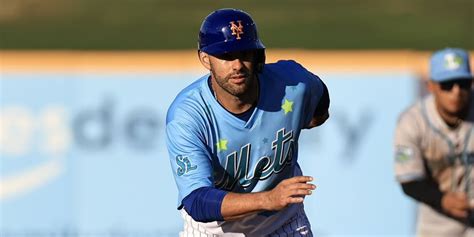 J.D. Martinez's back tightness delays Mets debut