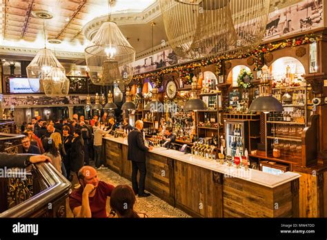 England, London, Southwark, London Bridge City, Hays Galleria, The Horniman Pub Stock Photo - Alamy