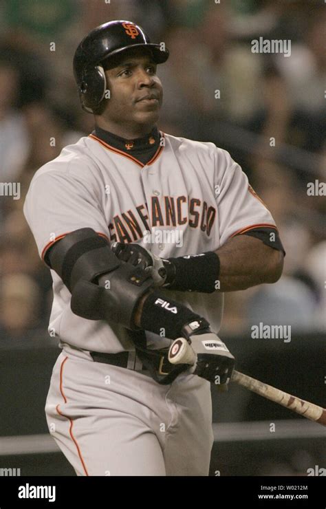 Barry bonds giants 2004 hi-res stock photography and images - Alamy