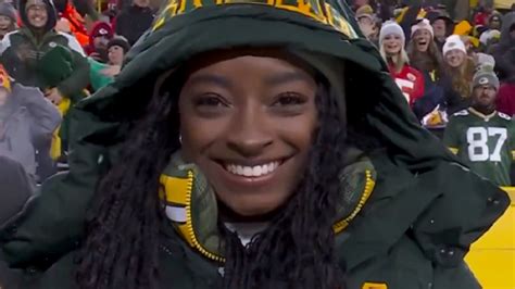 Simone Biles gets awesome surprise from Packers fan at Chiefs game