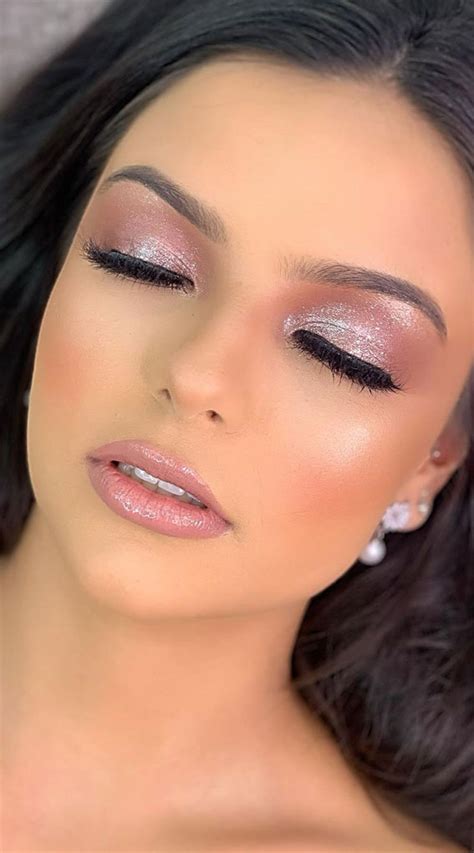 49 Incredibly Beautiful Soft Makeup Looks For Any Occasion : Shimmery pink makeup