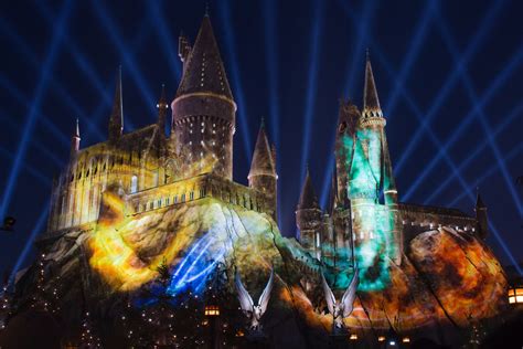 The Nighttime Lights at Hogwarts Castle | Universal's Islands of Adventure