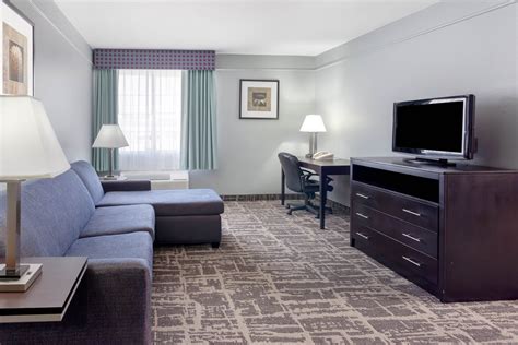 La Quinta Inn & Suites by Wyndham Kerrville | Kerrville, TX Hotels