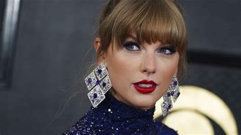 Grammy 2023: H Taylor Swift εμφανίστηκε στα βραβεία με κοσμήματα αξίας 3 εκατ. δολαρίων – Δείτε ...