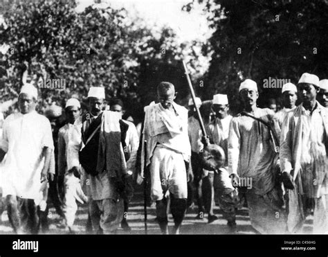 Beginning of the 'salt march' of Mahatma Gandhi and his followers Stock Photo: 36994316 - Alamy