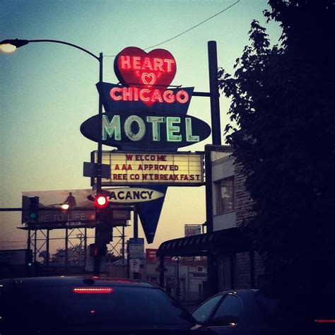 Heart of Chicago Motel | Chicago motel, Heart chicago, Vintage signs