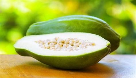 5 Ways Raw Papaya Can Help You Stay Healthy - lifeberrys.com