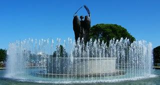 water fountain statue | Gobi K | Flickr
