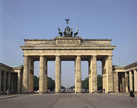 AMICOR: 1989 - Brandenburg Gate reopened