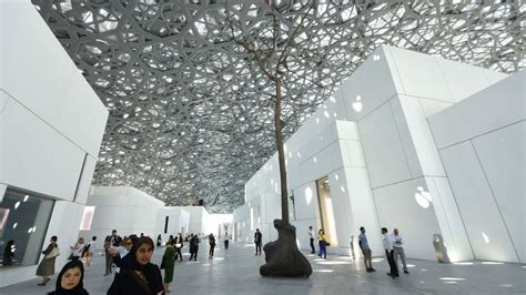 Louvre Abu Dhabi: UAE museum unveiled by Emmanuel Macron - BBC News