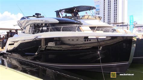 2020 Carver C52 Coupe Luxury Yacht - Walkaround Tour - 2019 Fort ...