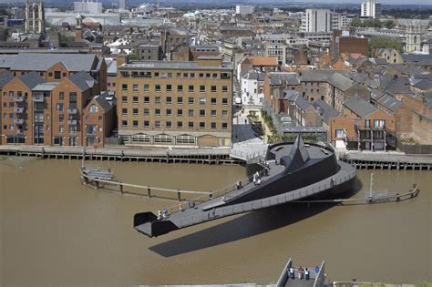 River Hull Footbridge / McDowell + Benedetti | ArchDaily