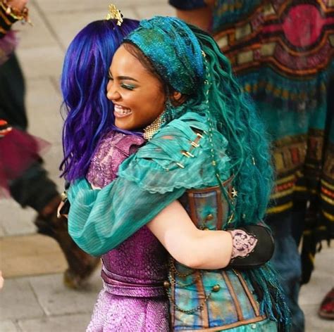 Pin by 🦋 𝑡 𝑒 ℎ 𝑦 𝑎 🦋 on Descendants 1-2-3 ['15-'17-'19] | Disney ...