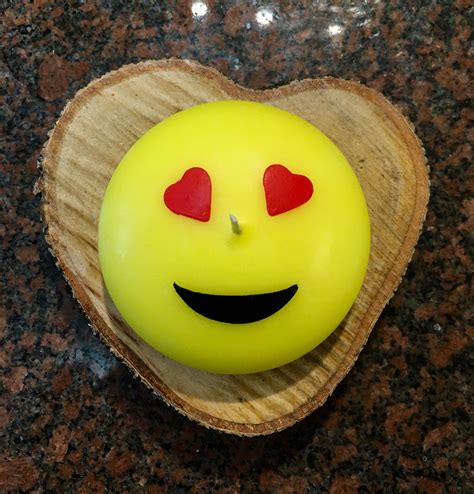 Emoji Schwimmkerze von Kerzenelfe auf Etsy Emoji, Etsy Shop, Breakfast, Food, Candle Gifts, In ...