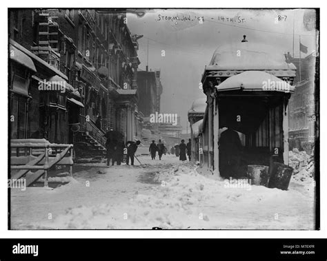 New york snow storm vintage hi-res stock photography and images - Alamy