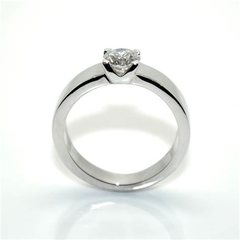 Proantic: Solitaire Diamond Ring