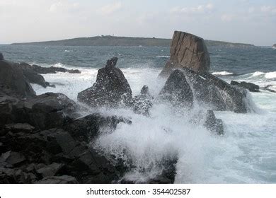 Tidal Bore Stock Photo 354402587 | Shutterstock