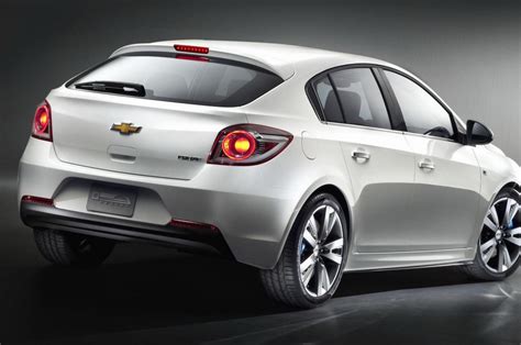 Chevrolet Cruze Hatchback Photos and Specs. Photo: Chevrolet Cruze ...