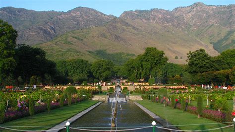 Nishat Garden Srinagar | Nishat Bagh Visiting Time | Kashmir Tourism