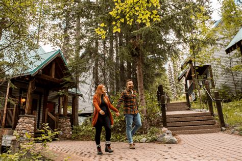 5 reasons why Emerald Lake Lodge is the best romantic fall stay