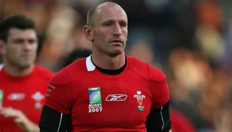 Rugby: Former Welsh captain Gareth Thomas reveals he is HIV positive | Newshub