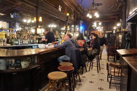 Discover one of the oldest bars of New York City: Old Town Bar