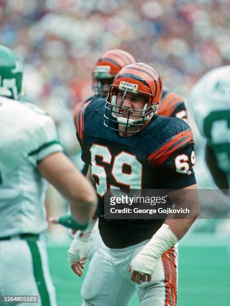 42 Cincinnati Bengals Tim Krumrie Photos & High Res Pictures - Getty Images