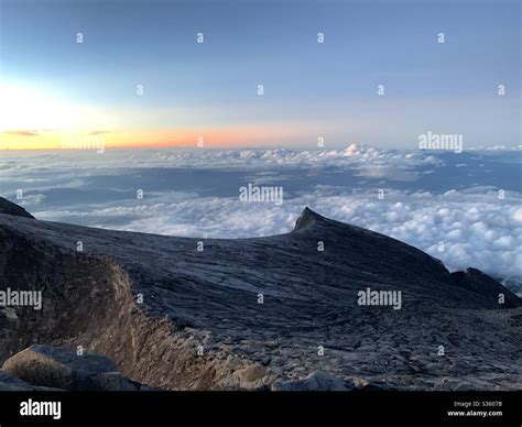 Mount kinabalu sunrise Stock Photo - Alamy